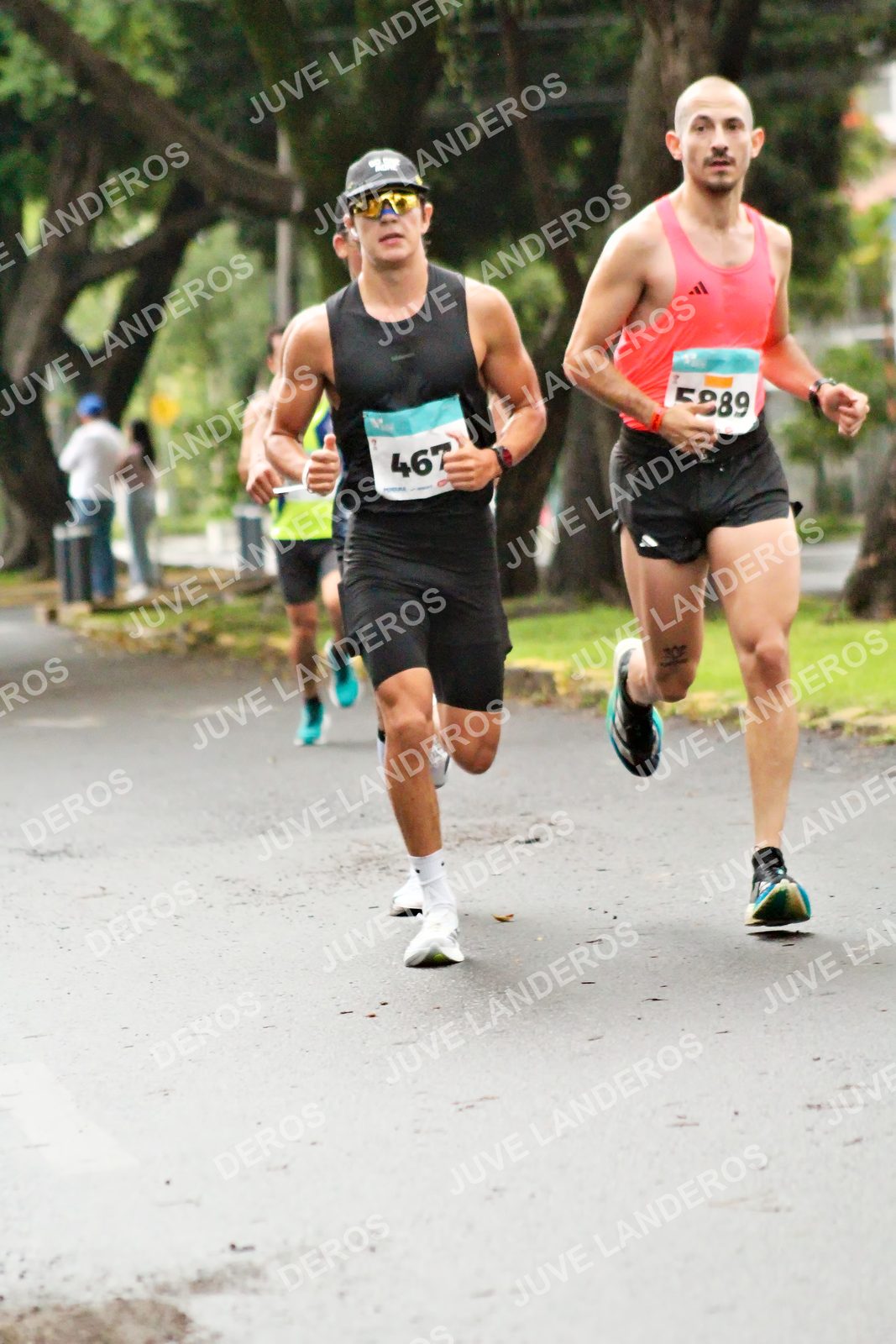 Foto del MEDIO MARATÓN ATLAS en Av. Patria, frente al Parque El Polvorín, Zapopan a las 07:59 · dorsal 467, 5889