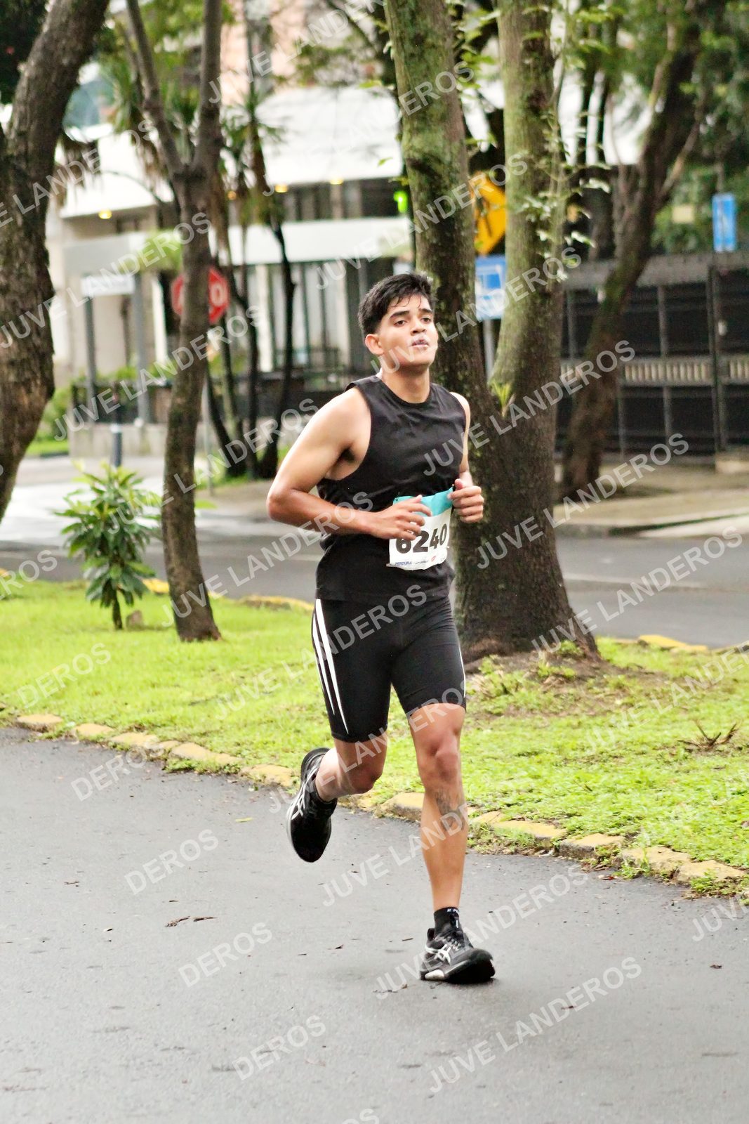 Foto del MEDIO MARATÓN ATLAS en Av. Patria, frente al Parque El Polvorín, Zapopan a las 08:03 · dorsal 6240