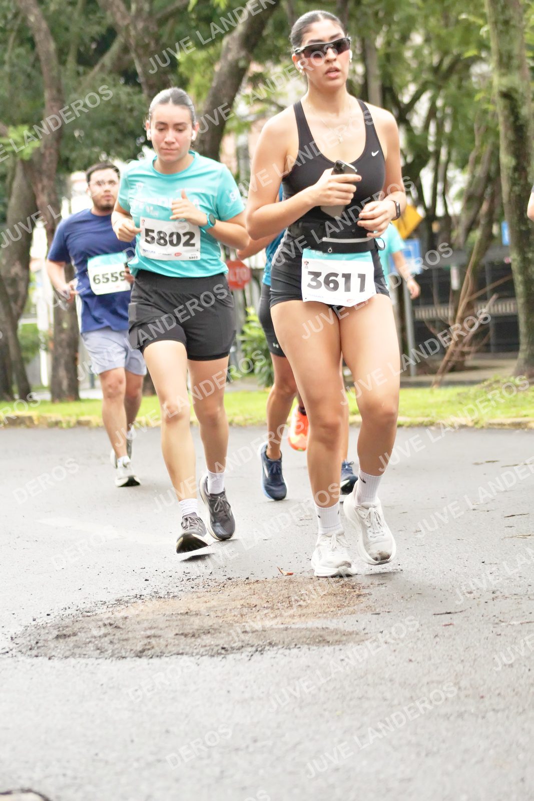 Foto del MEDIO MARATÓN ATLAS en Av. Patria, frente al Parque El Polvorín, Zapopan a las 08:39 · dorsal 3611, 5802, 6559