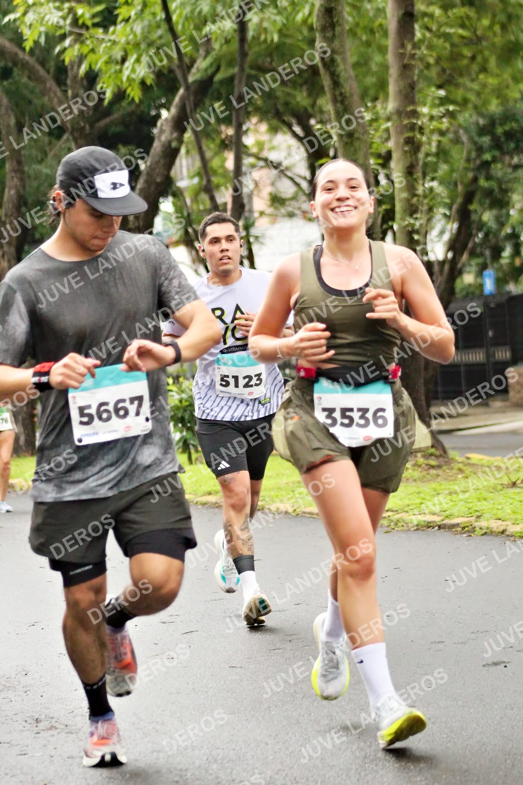 Foto del MEDIO MARATÓN ATLAS en Av. Patria, frente al Parque El Polvorín, Zapopan a las 08:11 · dorsal 3536, 5667, 5123, 76