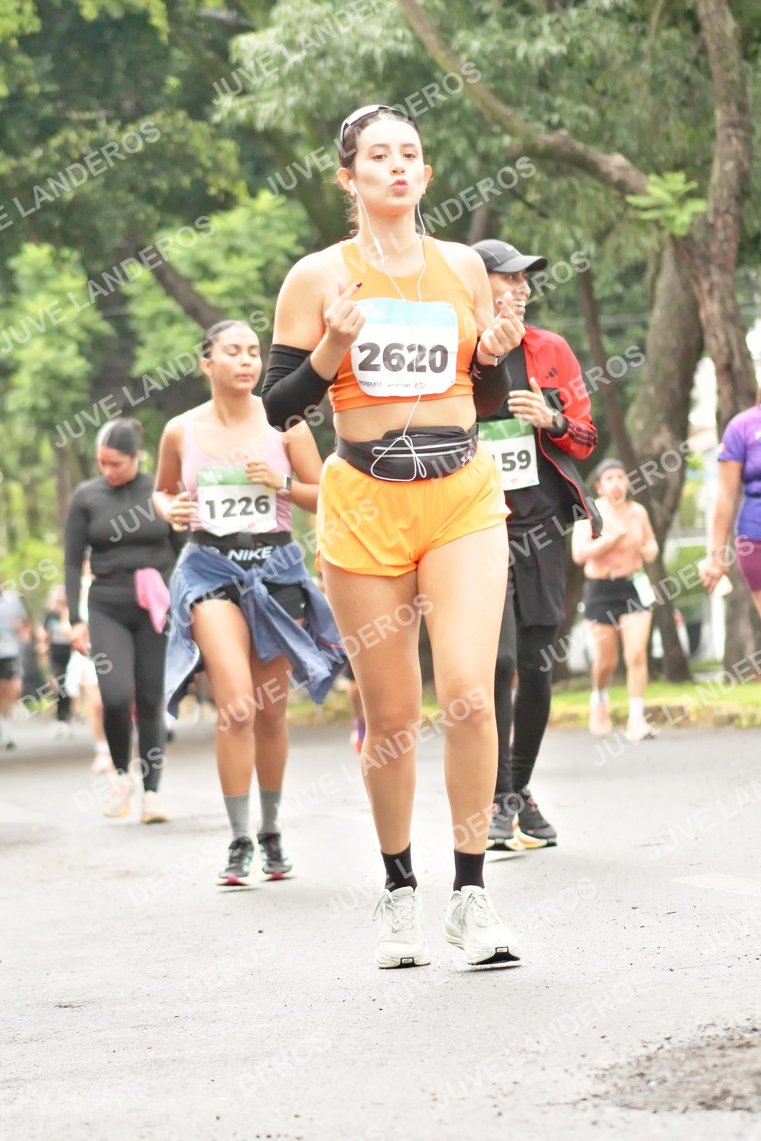 Foto del MEDIO MARATÓN ATLAS en Av. Patria, frente al Parque El Polvorín, Zapopan a las 08:48 · dorsal 2620, 1226, 59
