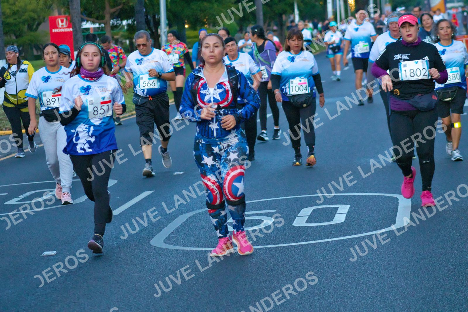 Foto del SERIAL DE CARRERAS DE GUADALAJARA — FECHA AV. NORMALISTAS en Vía RecreActiva Metropolitana, Av. Normalistas, Jardines Alcalde, Guadalajara a las 06:43 · dorsal 891, 1802, 566, 851