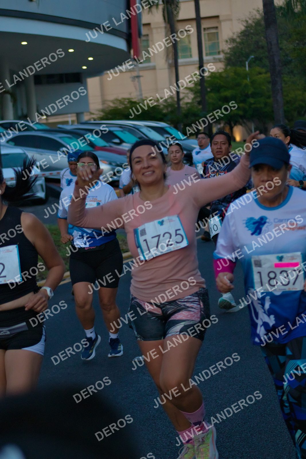 Foto del SERIAL DE CARRERAS DE GUADALAJARA — FECHA AV. NORMALISTAS en Vía RecreActiva Metropolitana, Av. Normalistas, Jardines Alcalde, Guadalajara a las 06:41 · dorsal 1725, 1837, 10, 2