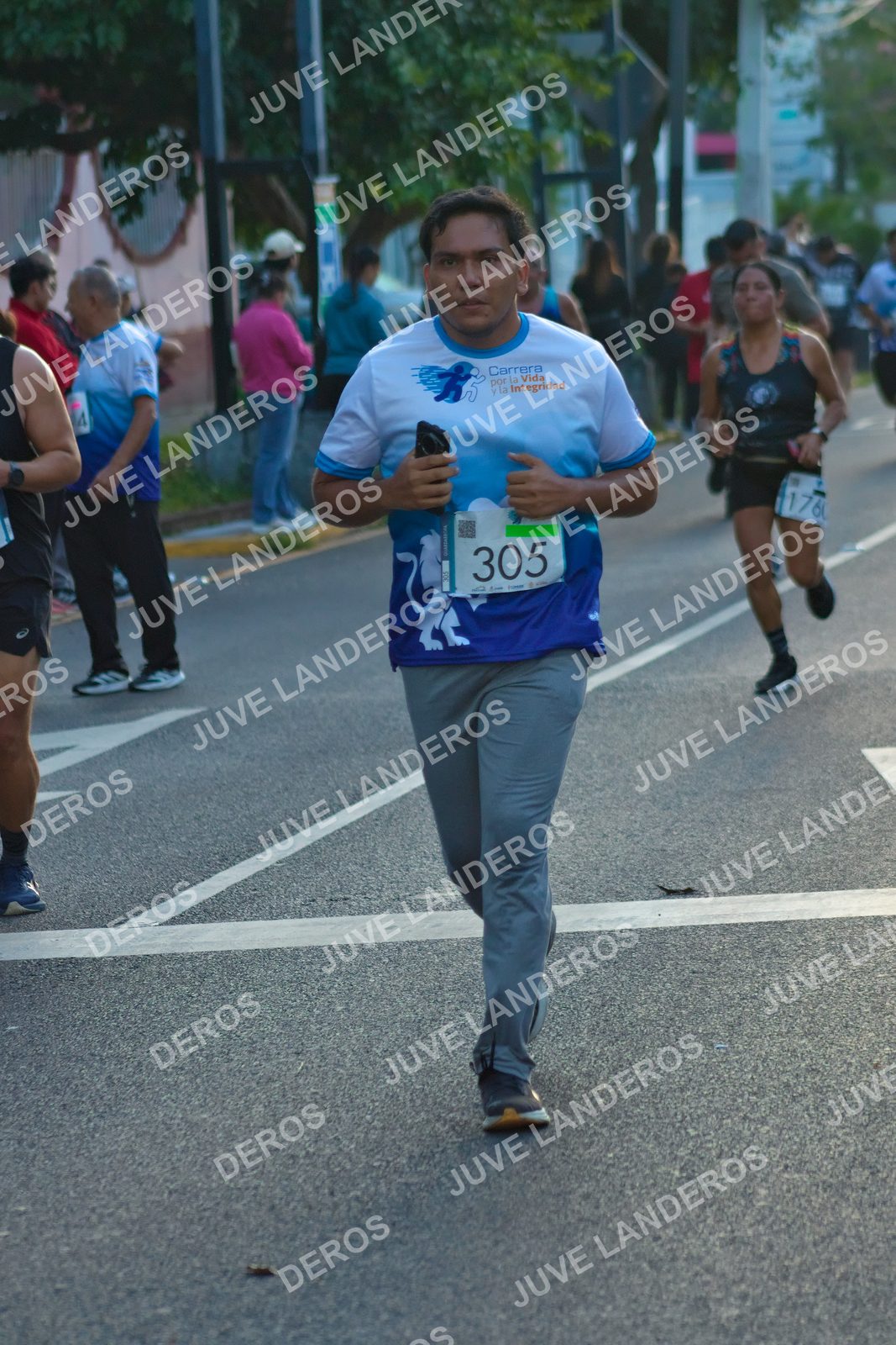 Foto del SERIAL DE CARRERAS DE GUADALAJARA — FECHA AV. NORMALISTAS en Vía RecreActiva Metropolitana, Av. Normalistas, Jardines Alcalde, Guadalajara a las 06:57 · dorsal 305, 1760