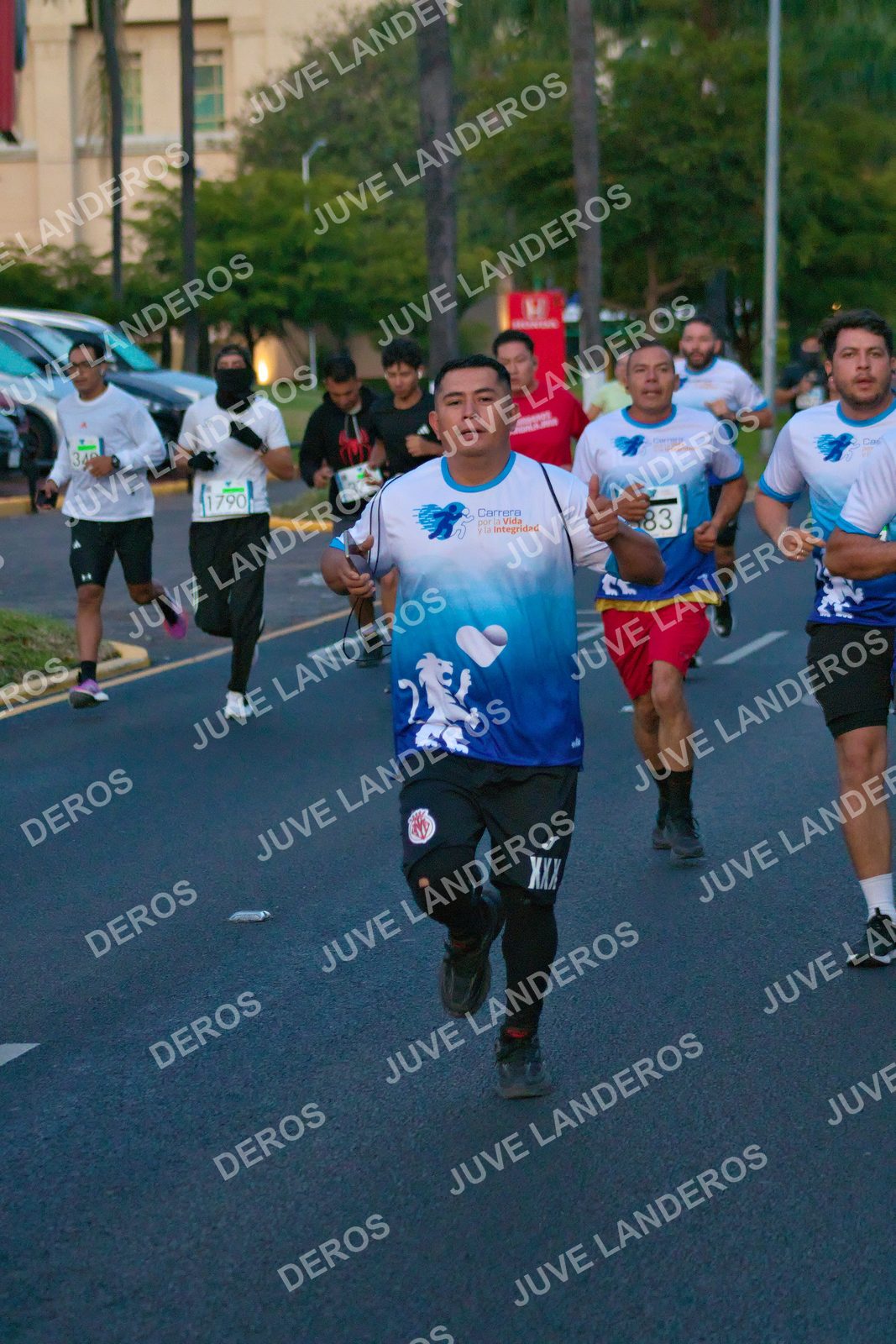 Foto del SERIAL DE CARRERAS DE GUADALAJARA — FECHA AV. NORMALISTAS en Vía RecreActiva Metropolitana, Av. Normalistas, Jardines Alcalde, Guadalajara a las 06:37 · dorsal 83, 1790, 34, 3