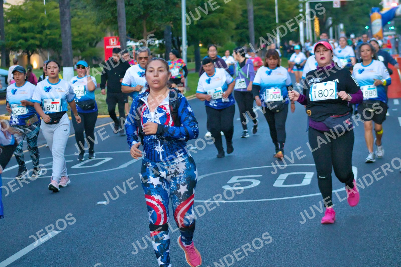 Foto del SERIAL DE CARRERAS DE GUADALAJARA — FECHA AV. NORMALISTAS en Vía RecreActiva Metropolitana, Av. Normalistas, Jardines Alcalde, Guadalajara a las 06:43 · dorsal 1802, 891, 880, 565
