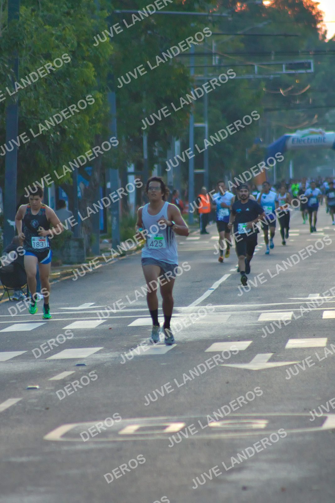Foto del SERIAL DE CARRERAS DE GUADALAJARA — FECHA AV. NORMALISTAS en Vía RecreActiva Metropolitana, Av. Normalistas, Jardines Alcalde, Guadalajara a las 06:51 · dorsal 425, 1831