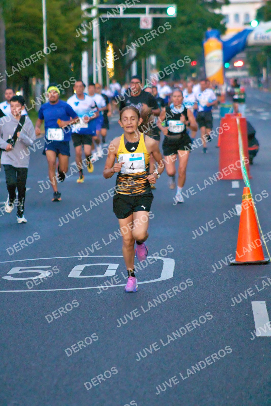 Foto del SERIAL DE CARRERAS DE GUADALAJARA — FECHA AV. NORMALISTAS en Vía RecreActiva Metropolitana, Av. Normalistas, Jardines Alcalde, Guadalajara a las 06:36 · dorsal 4, 875, 1881, 50