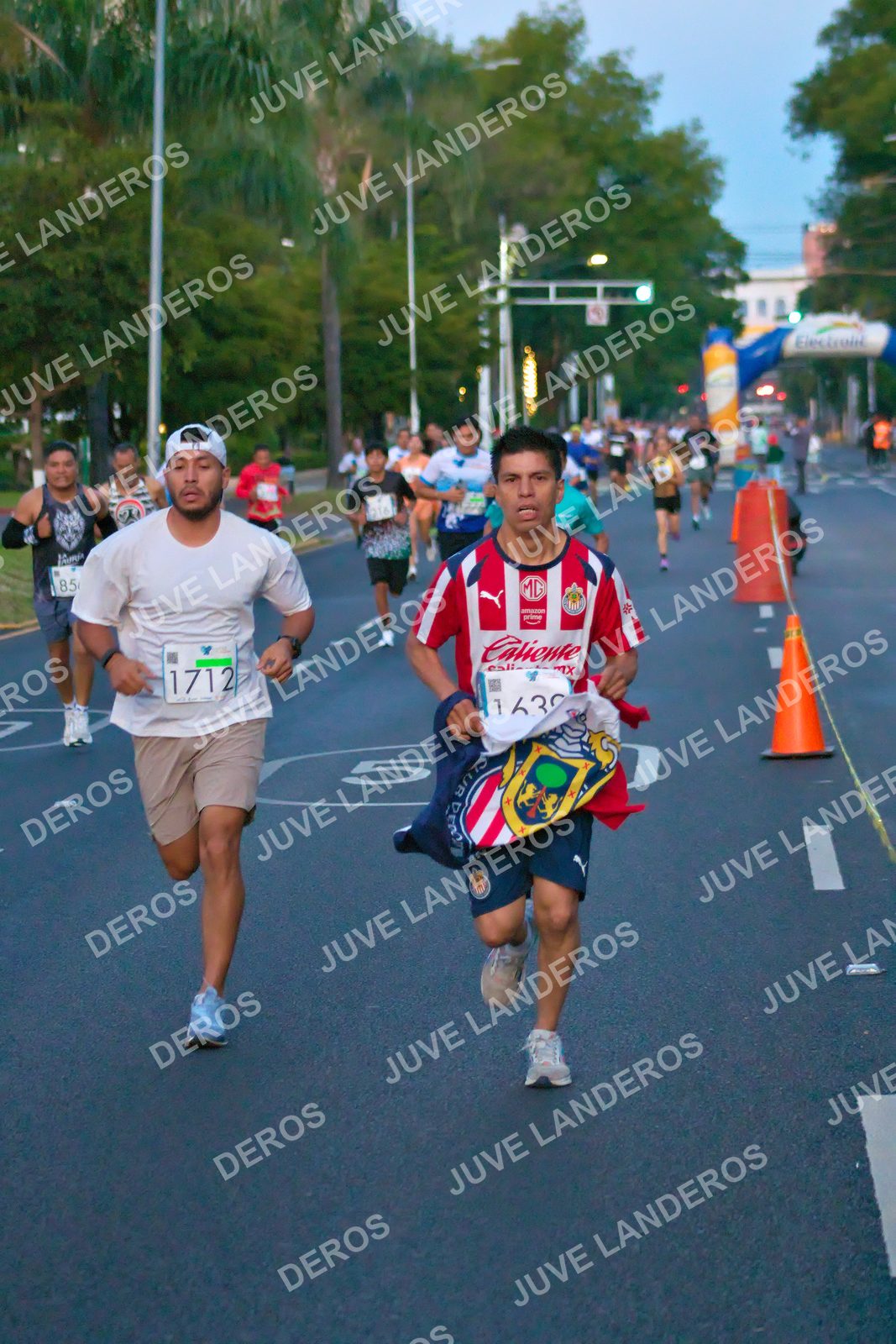 Foto del SERIAL DE CARRERAS DE GUADALAJARA — FECHA AV. NORMALISTAS en Vía RecreActiva Metropolitana, Av. Normalistas, Jardines Alcalde, Guadalajara a las 06:35 · dorsal 1712, 85, 5, 1630