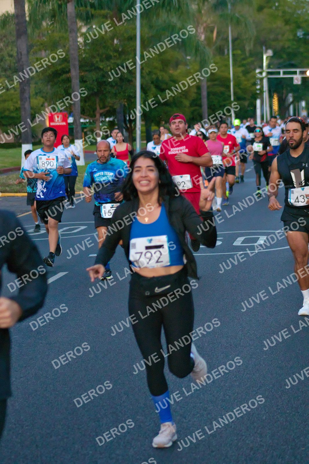 Foto del SERIAL DE CARRERAS DE GUADALAJARA — FECHA AV. NORMALISTAS en Vía RecreActiva Metropolitana, Av. Normalistas, Jardines Alcalde, Guadalajara a las 06:37 · dorsal 792, 890, 43, 92