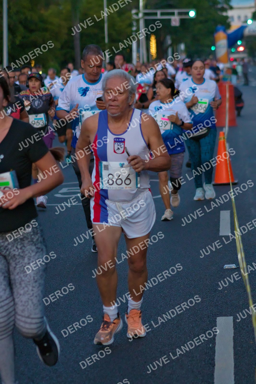 Foto del SERIAL DE CARRERAS DE GUADALAJARA — FECHA AV. NORMALISTAS en Vía RecreActiva Metropolitana, Av. Normalistas, Jardines Alcalde, Guadalajara a las 06:38 · dorsal 866, 953, 356, 39