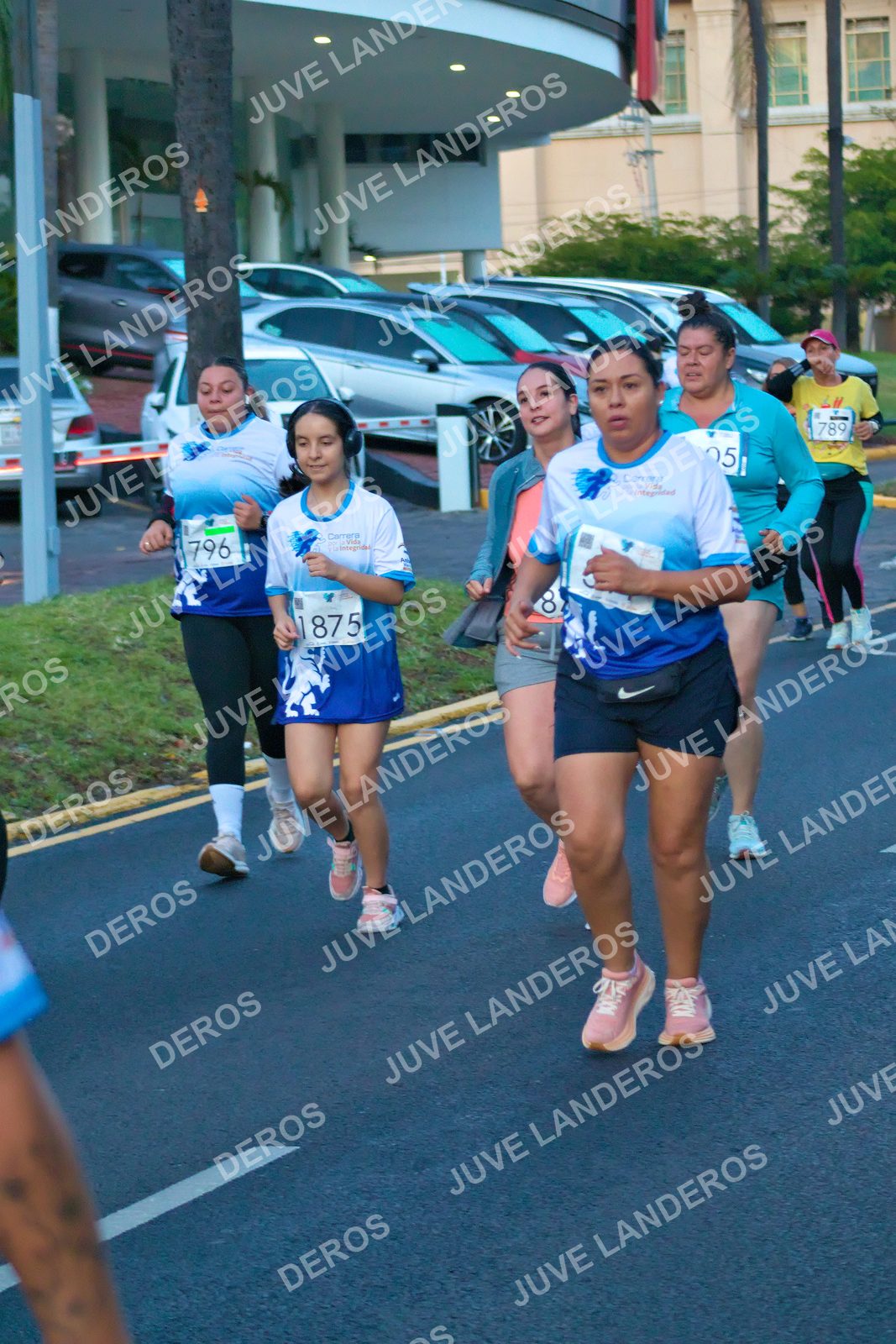 Foto del SERIAL DE CARRERAS DE GUADALAJARA — FECHA AV. NORMALISTAS en Vía RecreActiva Metropolitana, Av. Normalistas, Jardines Alcalde, Guadalajara a las 06:41 · dorsal 789, 796, 1875, 5