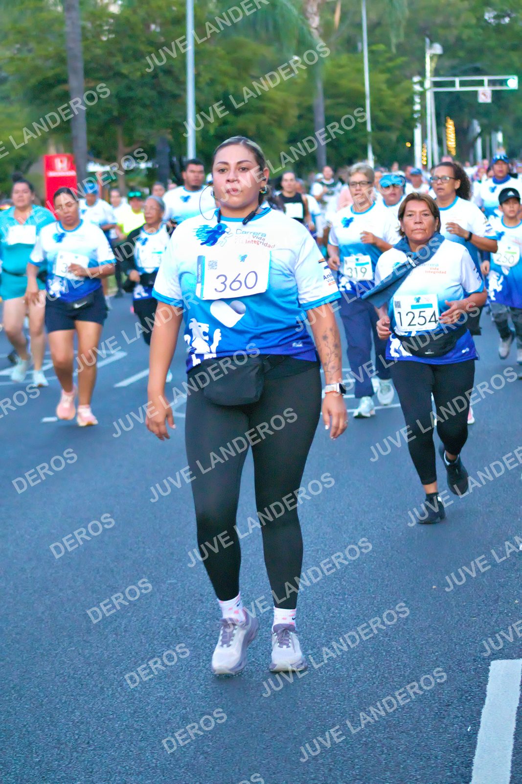 Foto del SERIAL DE CARRERAS DE GUADALAJARA — FECHA AV. NORMALISTAS en Vía RecreActiva Metropolitana, Av. Normalistas, Jardines Alcalde, Guadalajara a las 06:41 · dorsal 360, 319, 1254