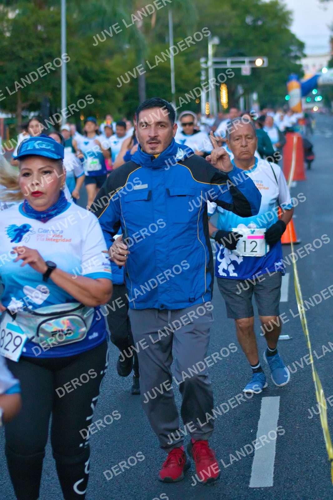 Foto del SERIAL DE CARRERAS DE GUADALAJARA — FECHA AV. NORMALISTAS en Vía RecreActiva Metropolitana, Av. Normalistas, Jardines Alcalde, Guadalajara a las 06:40 · dorsal 12, 829, 1