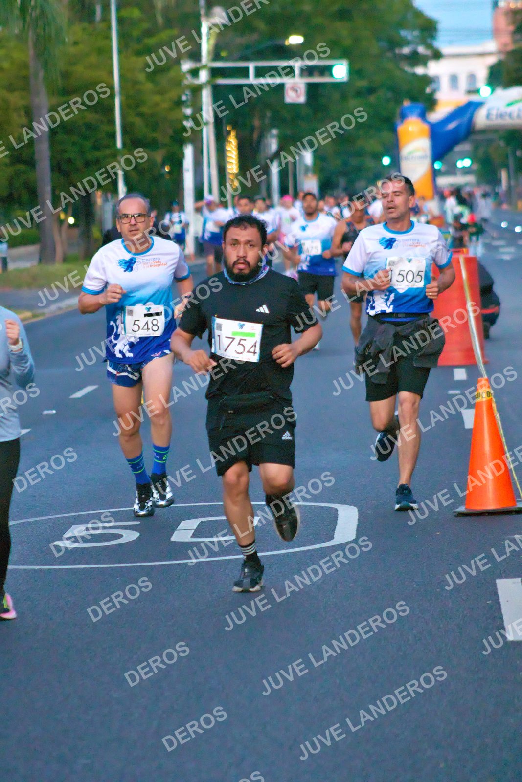 Foto del SERIAL DE CARRERAS DE GUADALAJARA — FECHA AV. NORMALISTAS en Vía RecreActiva Metropolitana, Av. Normalistas, Jardines Alcalde, Guadalajara a las 06:36 · dorsal 505, 548, 1754, 50