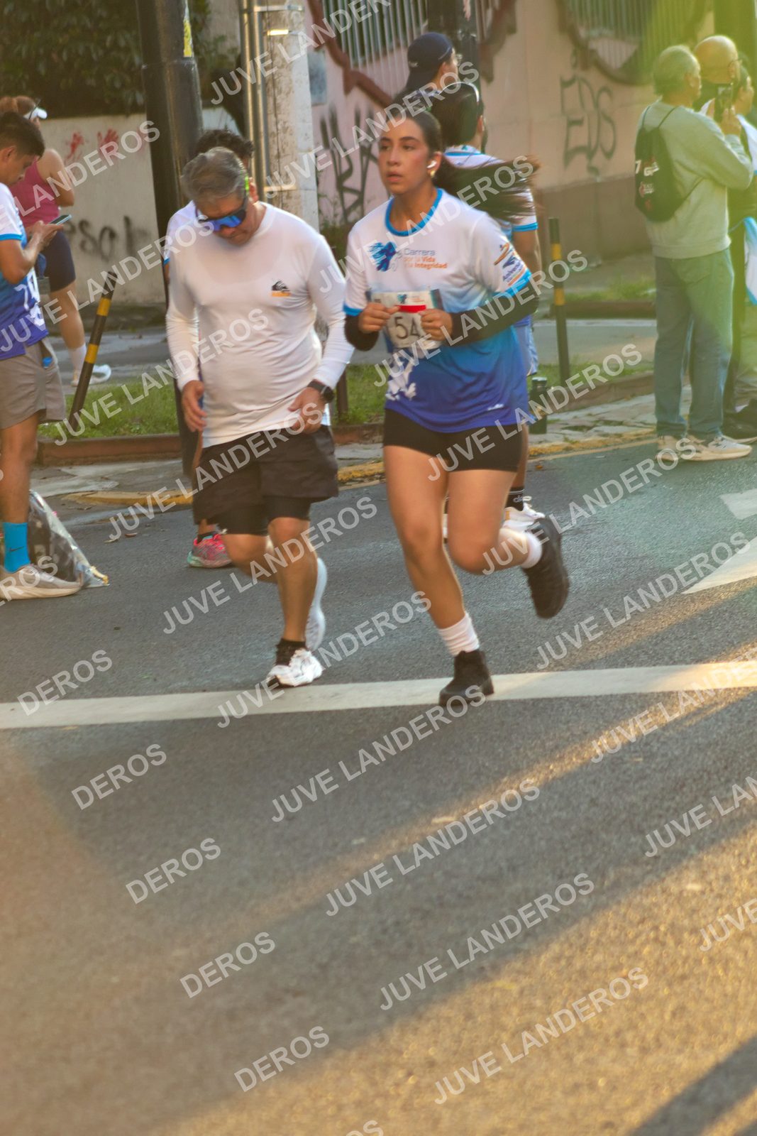 Foto del SERIAL DE CARRERAS DE GUADALAJARA — FECHA AV. NORMALISTAS en Vía RecreActiva Metropolitana, Av. Normalistas, Jardines Alcalde, Guadalajara a las 07:05 · dorsal 54