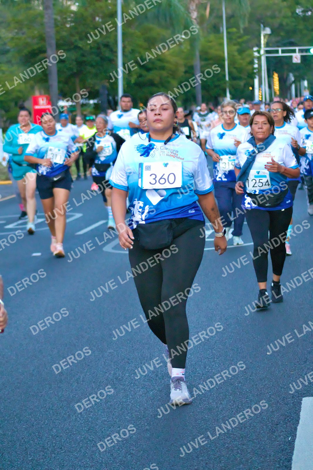 Foto del SERIAL DE CARRERAS DE GUADALAJARA — FECHA AV. NORMALISTAS en Vía RecreActiva Metropolitana, Av. Normalistas, Jardines Alcalde, Guadalajara a las 06:41 · dorsal 360, 254, 319, 311