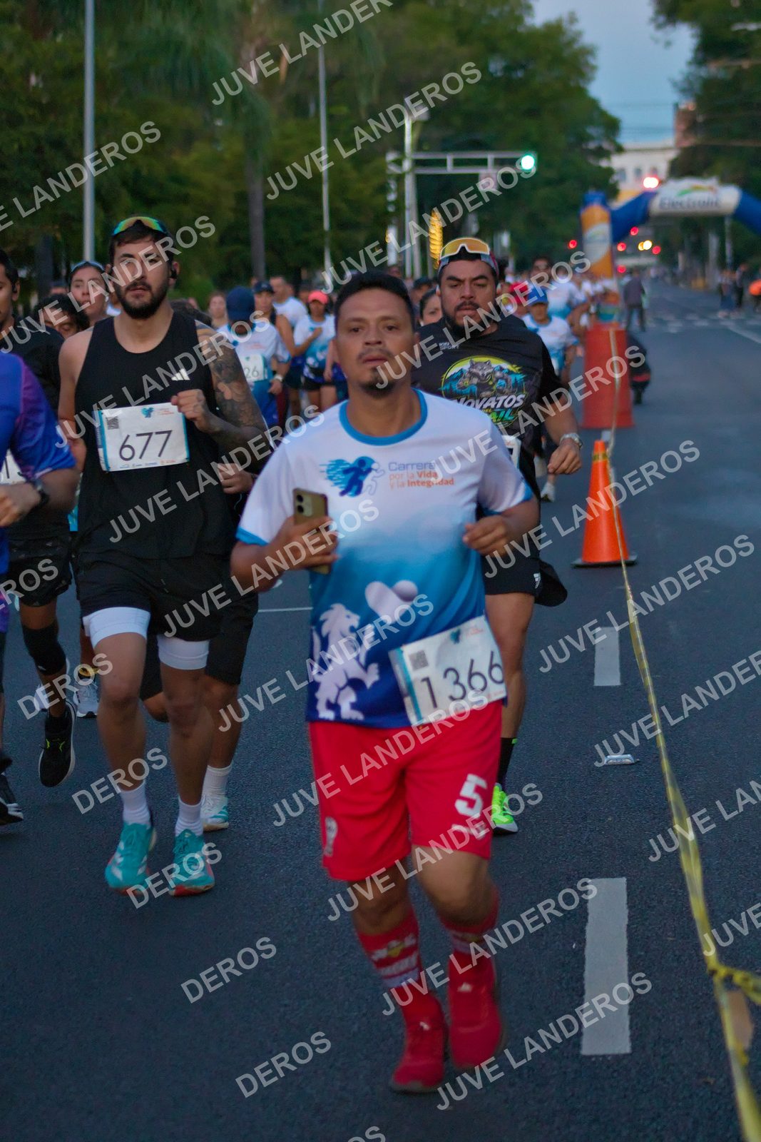 Foto del SERIAL DE CARRERAS DE GUADALAJARA — FECHA AV. NORMALISTAS en Vía RecreActiva Metropolitana, Av. Normalistas, Jardines Alcalde, Guadalajara a las 06:37 · dorsal 677, 5, 1366, 26