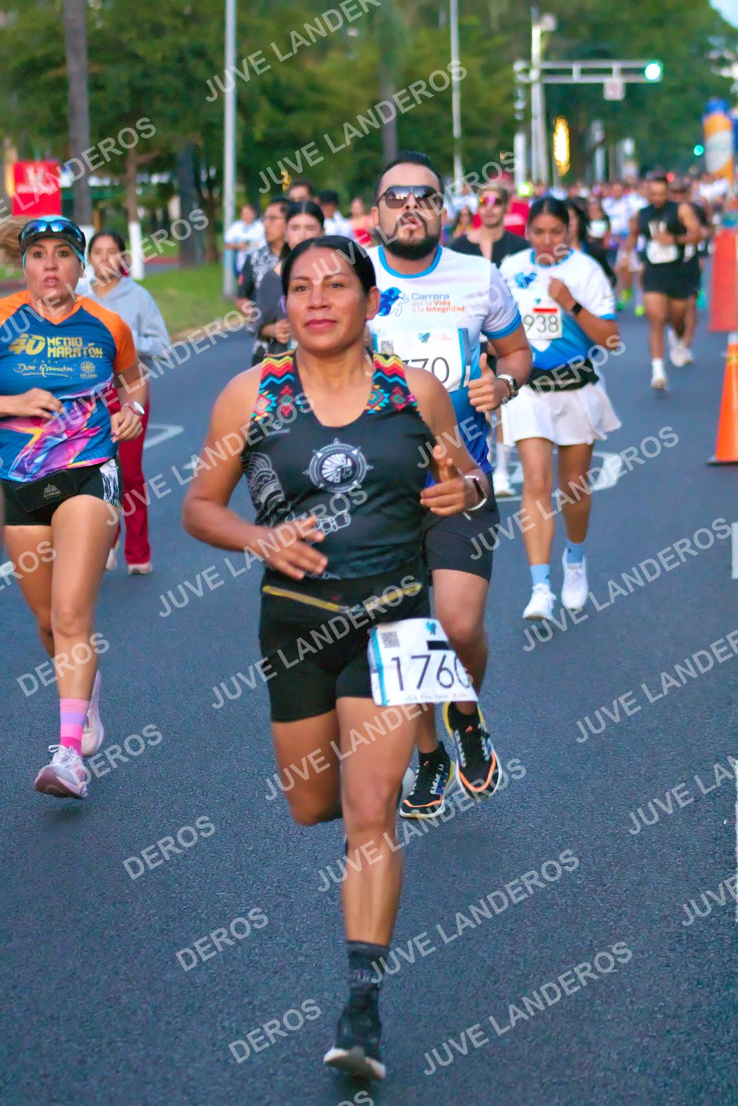 Foto del SERIAL DE CARRERAS DE GUADALAJARA — FECHA AV. NORMALISTAS en Vía RecreActiva Metropolitana, Av. Normalistas, Jardines Alcalde, Guadalajara a las 06:37 · dorsal 938, 1760, 40, 70