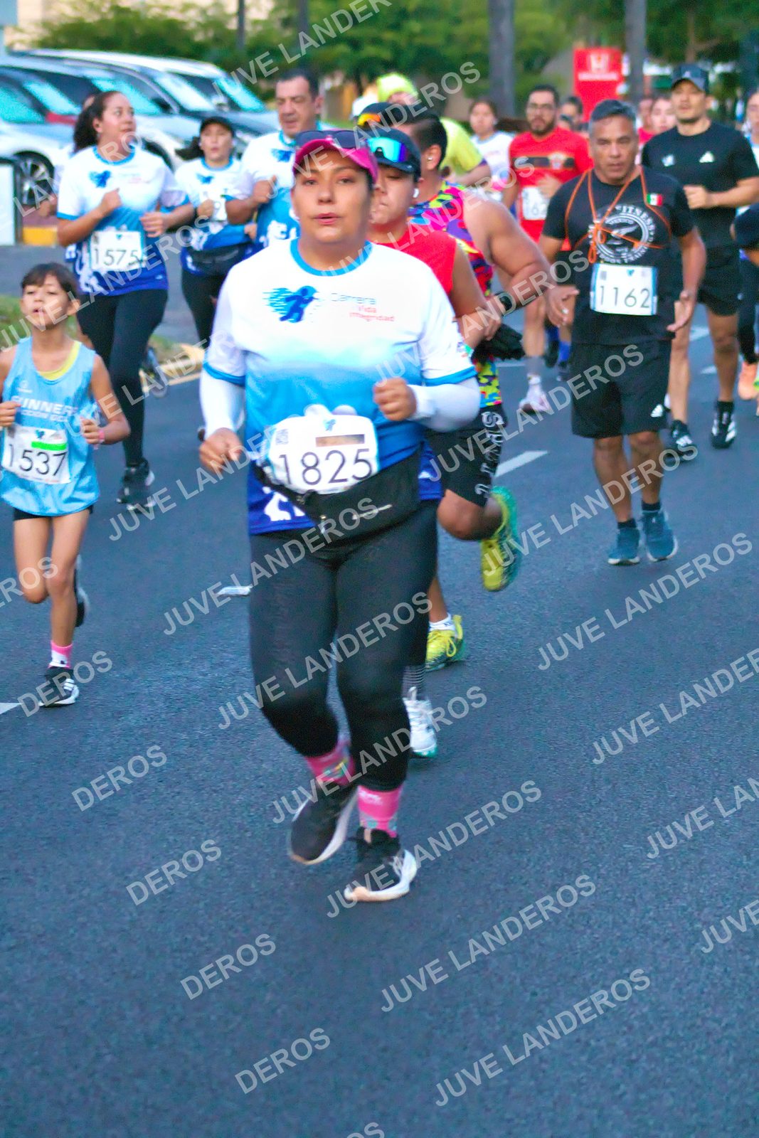 Foto del SERIAL DE CARRERAS DE GUADALAJARA — FECHA AV. NORMALISTAS en Vía RecreActiva Metropolitana, Av. Normalistas, Jardines Alcalde, Guadalajara a las 06:39 · dorsal 1825, 1162, 1575, 1537