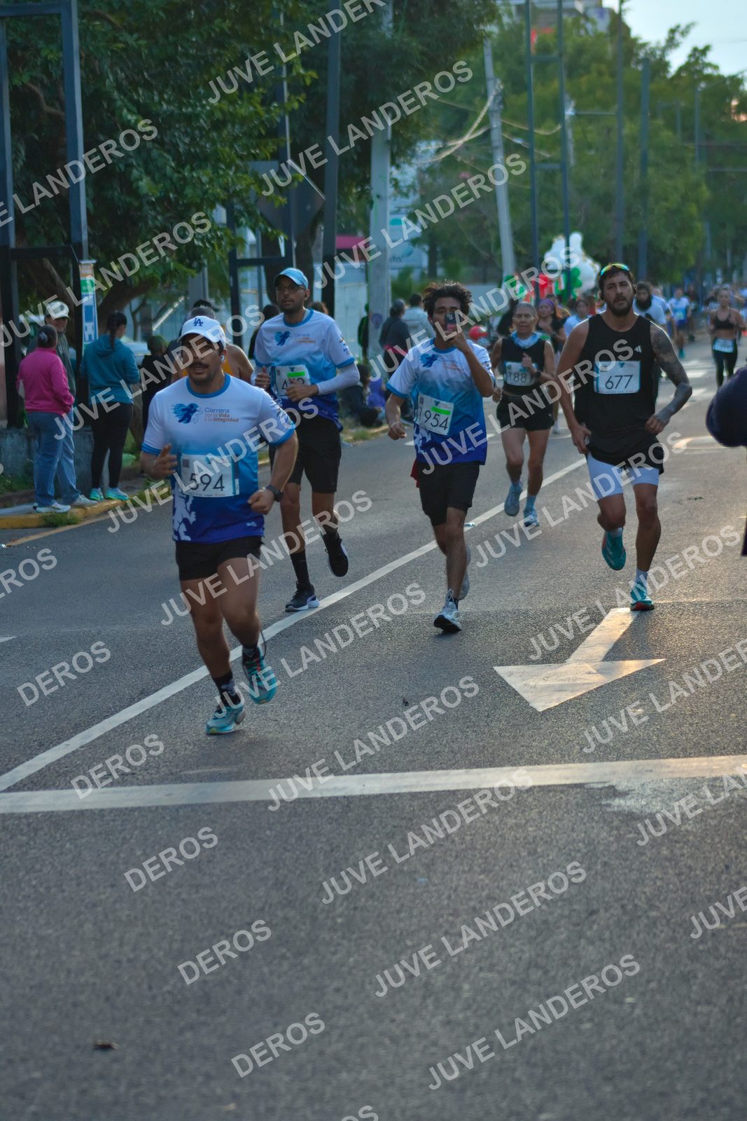 Foto del SERIAL DE CARRERAS DE GUADALAJARA — FECHA AV. NORMALISTAS en Vía RecreActiva Metropolitana, Av. Normalistas, Jardines Alcalde, Guadalajara a las 06:56 · dorsal 594, 677, 954
