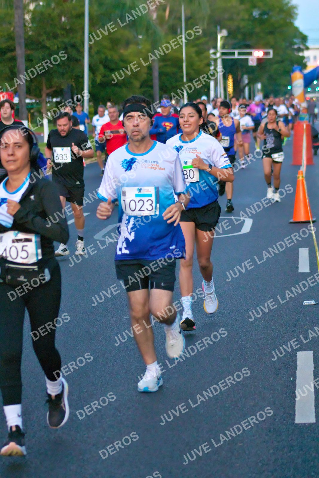 Foto del SERIAL DE CARRERAS DE GUADALAJARA — FECHA AV. NORMALISTAS en Vía RecreActiva Metropolitana, Av. Normalistas, Jardines Alcalde, Guadalajara a las 06:37 · dorsal 1023, 633, 405, 80