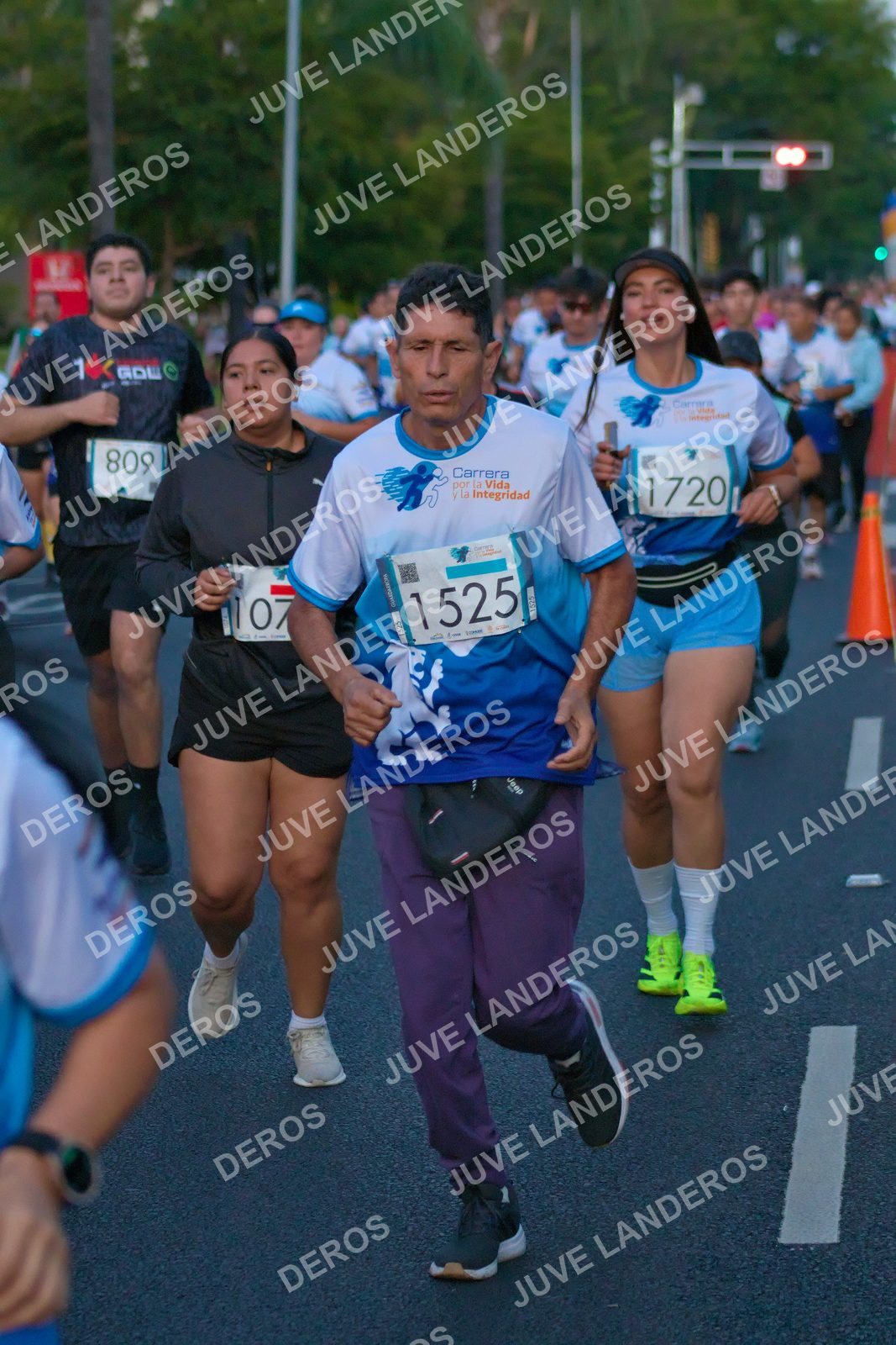 Foto del SERIAL DE CARRERAS DE GUADALAJARA — FECHA AV. NORMALISTAS en Vía RecreActiva Metropolitana, Av. Normalistas, Jardines Alcalde, Guadalajara a las 06:38 · dorsal 809, 1720, 1525, 107