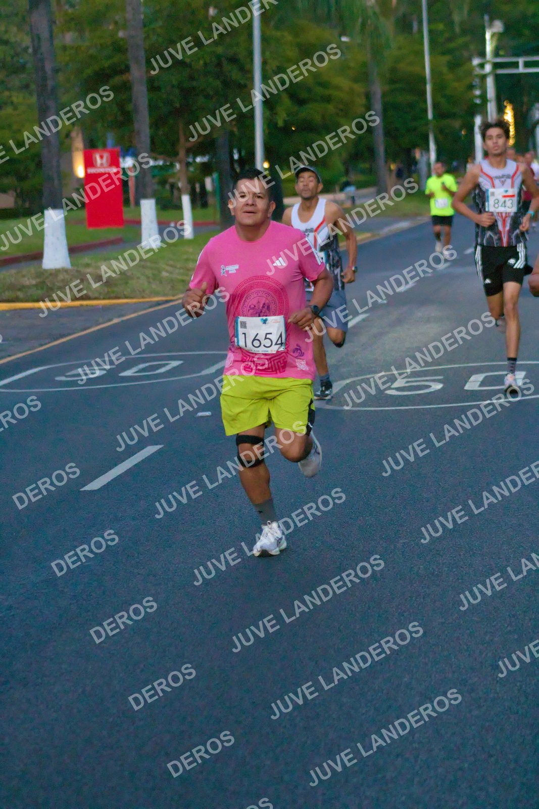 Foto del SERIAL DE CARRERAS DE GUADALAJARA — FECHA AV. NORMALISTAS en Vía RecreActiva Metropolitana, Av. Normalistas, Jardines Alcalde, Guadalajara a las 06:35 · dorsal 843, 1654, 50