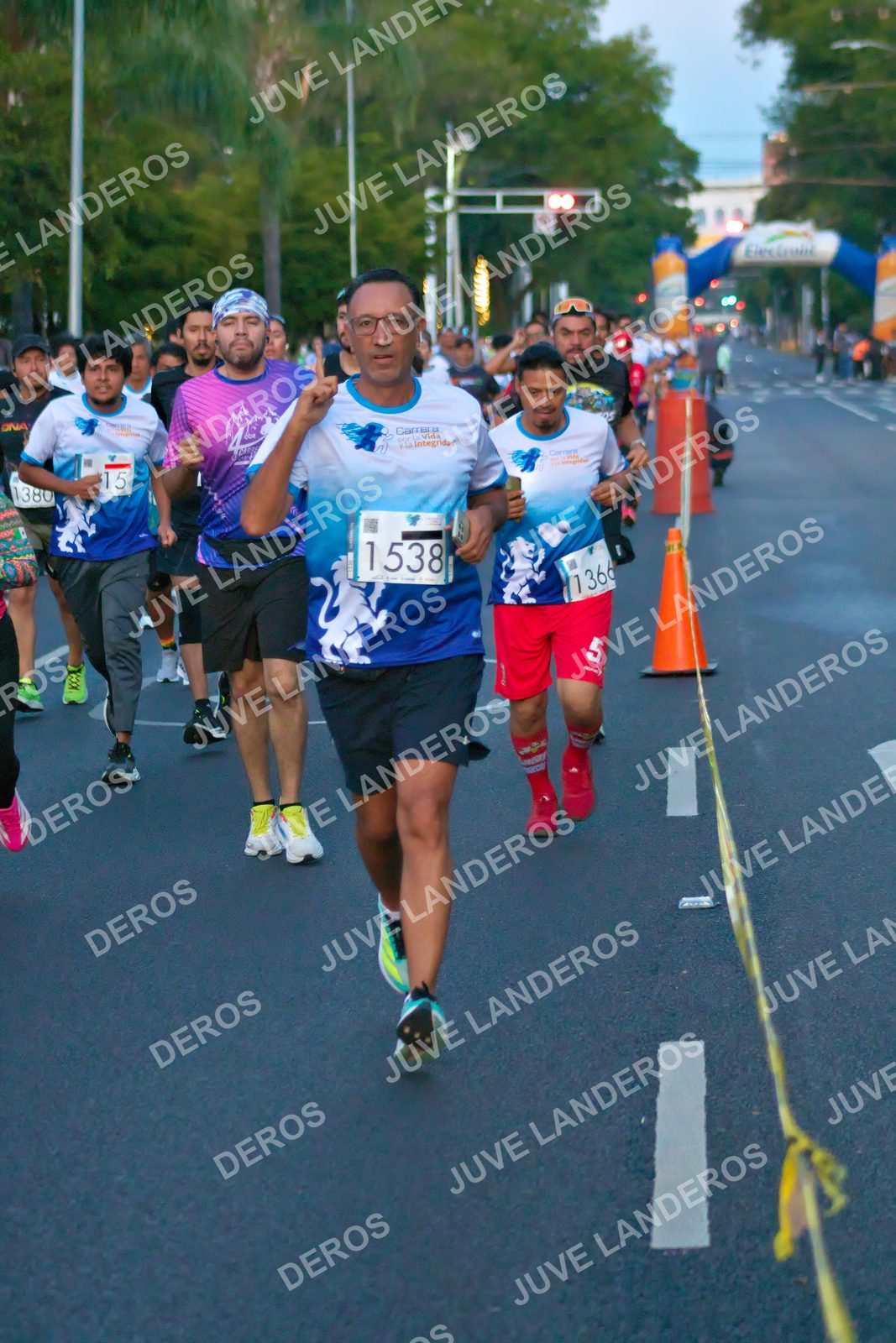 Foto del SERIAL DE CARRERAS DE GUADALAJARA — FECHA AV. NORMALISTAS en Vía RecreActiva Metropolitana, Av. Normalistas, Jardines Alcalde, Guadalajara a las 06:37 · dorsal 1538, 15, 1380, 5
