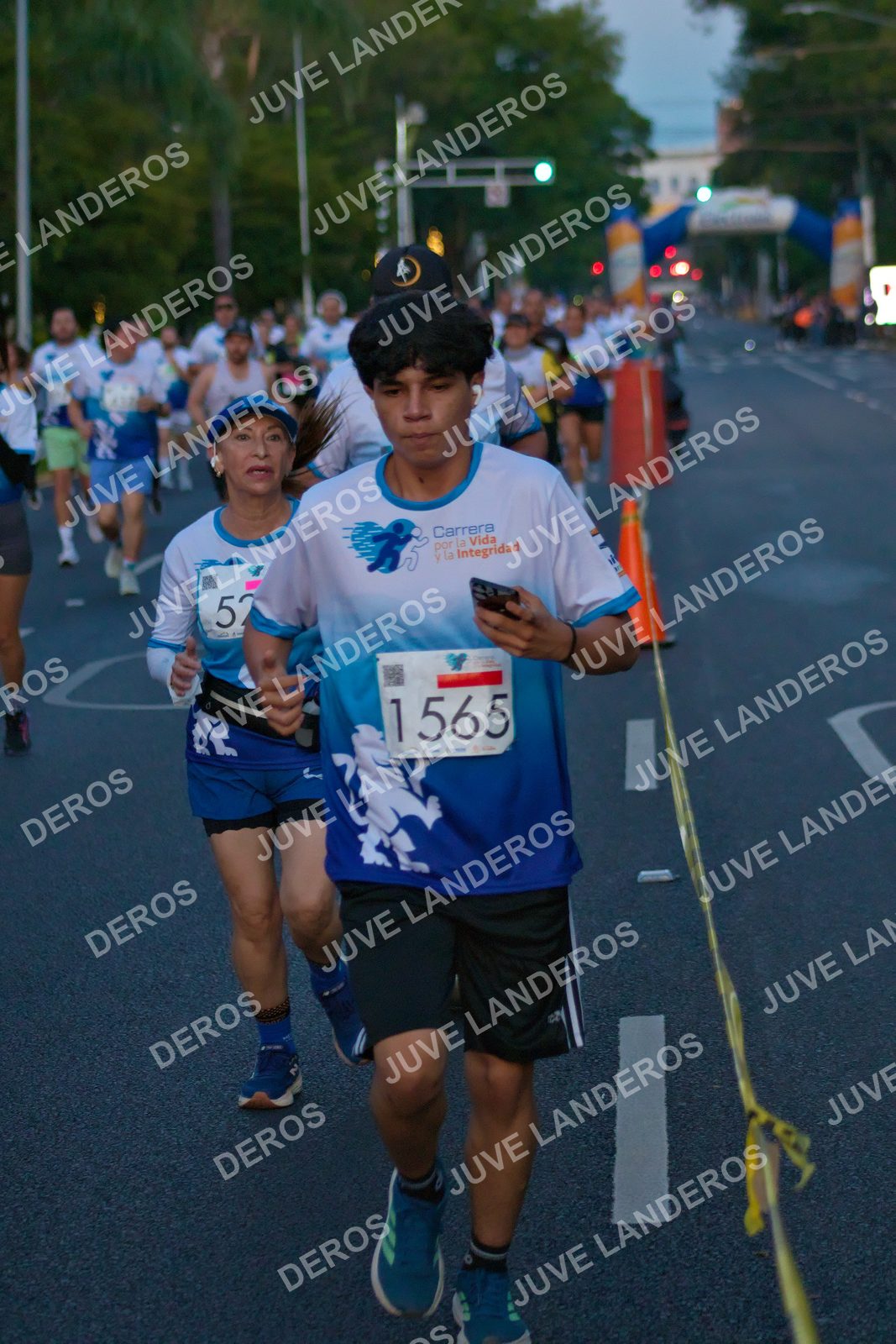 Foto del SERIAL DE CARRERAS DE GUADALAJARA — FECHA AV. NORMALISTAS en Vía RecreActiva Metropolitana, Av. Normalistas, Jardines Alcalde, Guadalajara a las 06:38 · dorsal 1565, 52