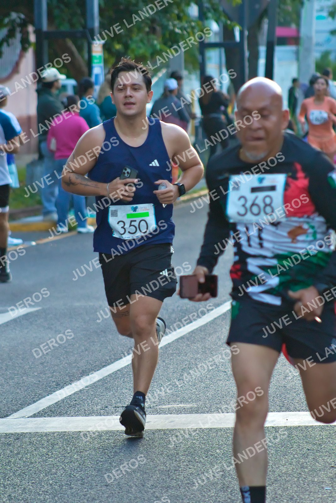 Foto del SERIAL DE CARRERAS DE GUADALAJARA — FECHA AV. NORMALISTAS en Vía RecreActiva Metropolitana, Av. Normalistas, Jardines Alcalde, Guadalajara a las 06:54 · dorsal 350, 368