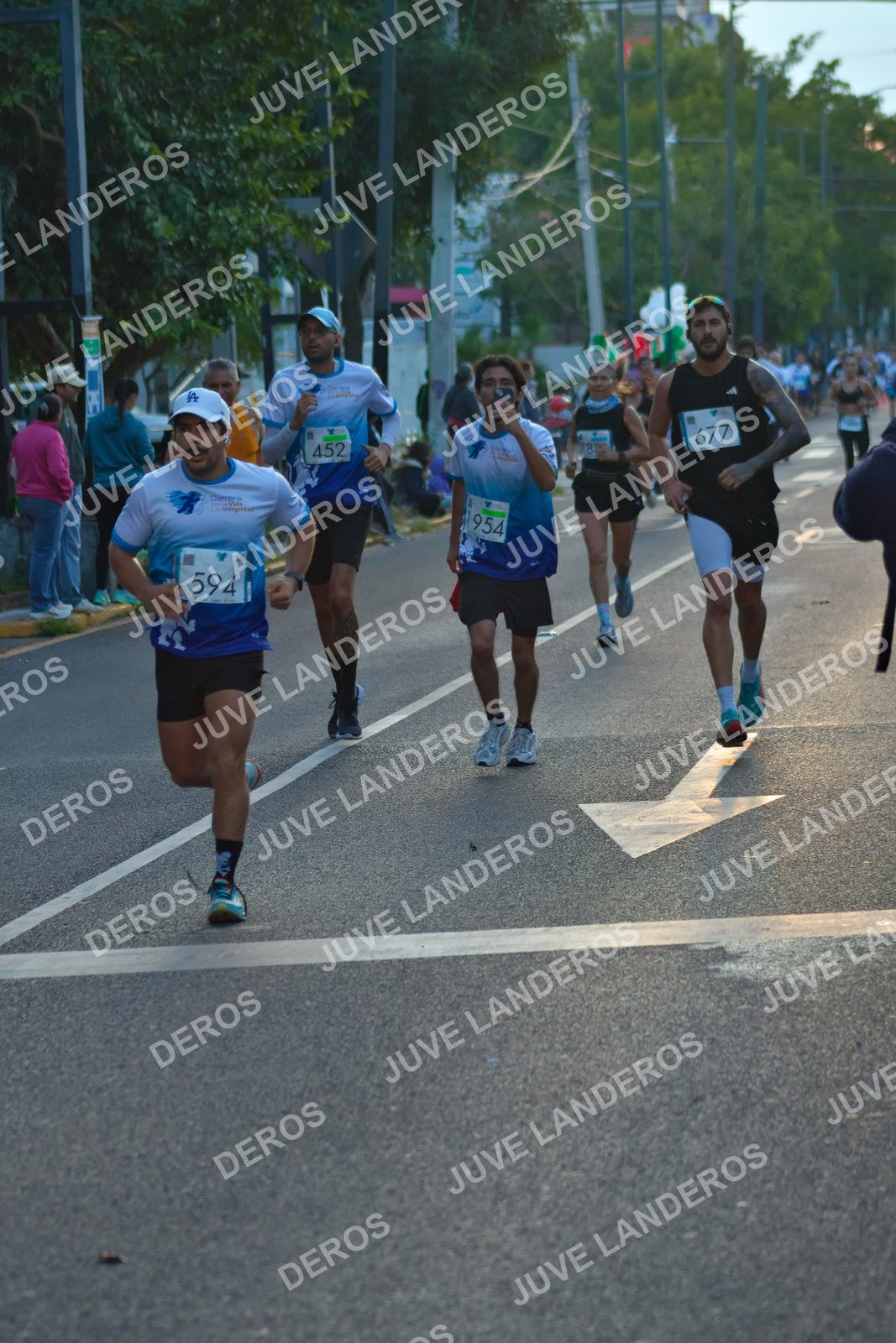 Foto del SERIAL DE CARRERAS DE GUADALAJARA — FECHA AV. NORMALISTAS en Vía RecreActiva Metropolitana, Av. Normalistas, Jardines Alcalde, Guadalajara a las 06:56 · dorsal 594, 452, 677, 954