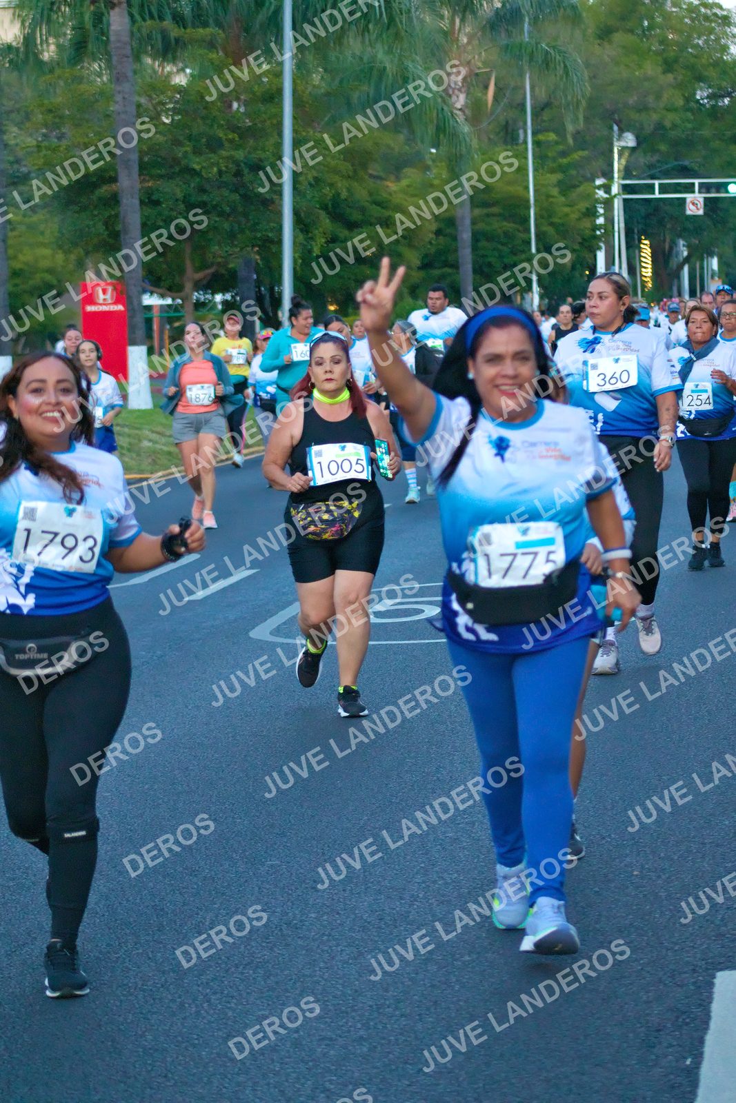 Foto del SERIAL DE CARRERAS DE GUADALAJARA — FECHA AV. NORMALISTAS en Vía RecreActiva Metropolitana, Av. Normalistas, Jardines Alcalde, Guadalajara a las 06:41 · dorsal 1793, 254, 360, 1005