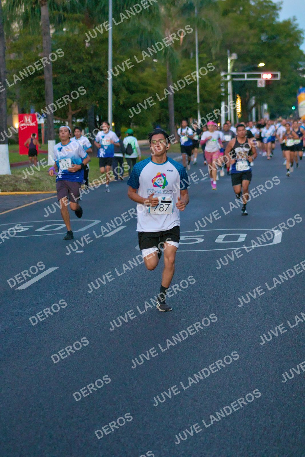 Foto del SERIAL DE CARRERAS DE GUADALAJARA — FECHA AV. NORMALISTAS en Vía RecreActiva Metropolitana, Av. Normalistas, Jardines Alcalde, Guadalajara a las 06:36 · dorsal 787, 542, 50