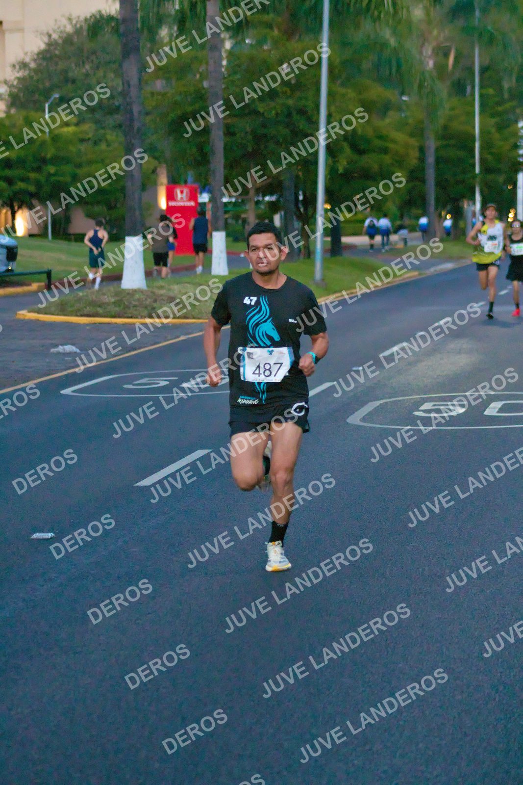 Foto del SERIAL DE CARRERAS DE GUADALAJARA — FECHA AV. NORMALISTAS en Vía RecreActiva Metropolitana, Av. Normalistas, Jardines Alcalde, Guadalajara a las 06:34 · dorsal 487, 50