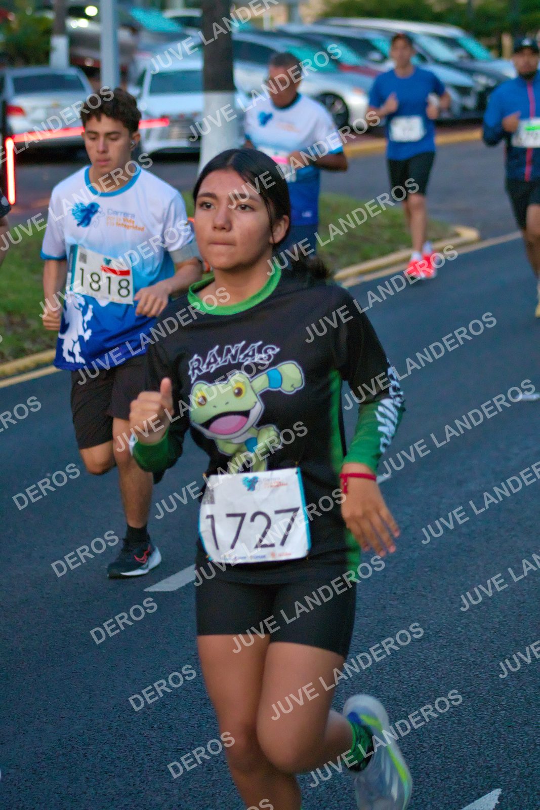 Foto del SERIAL DE CARRERAS DE GUADALAJARA — FECHA AV. NORMALISTAS en Vía RecreActiva Metropolitana, Av. Normalistas, Jardines Alcalde, Guadalajara a las 06:37 · dorsal 1727, 1818