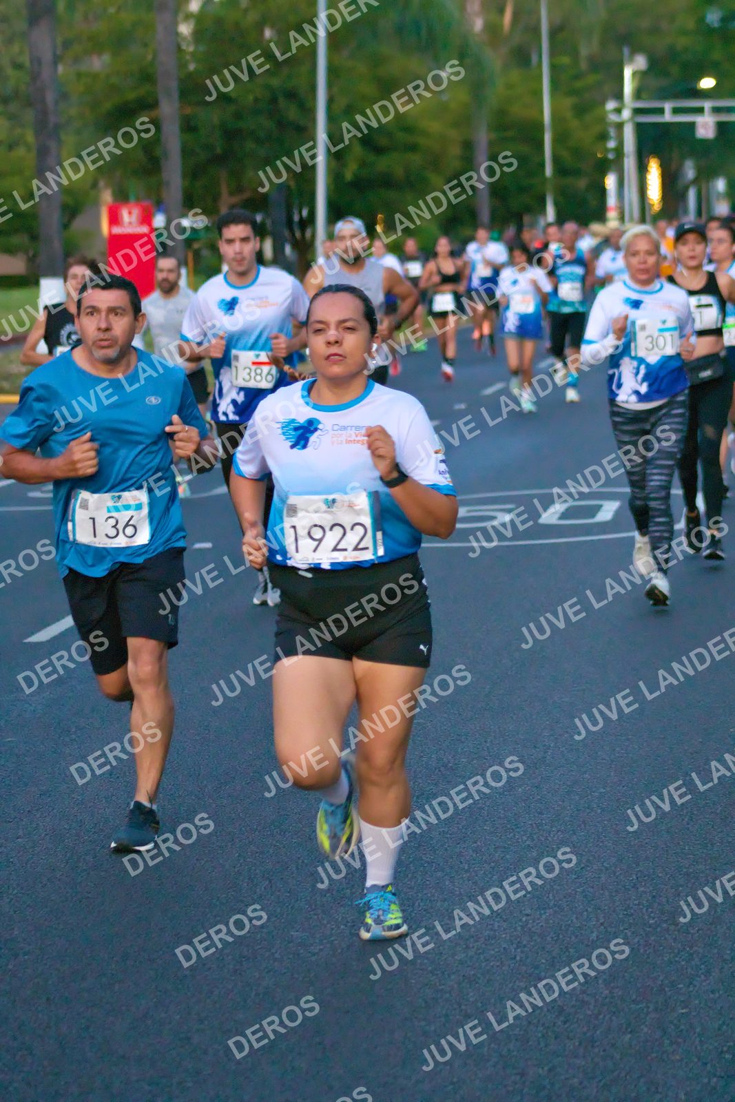 Foto del SERIAL DE CARRERAS DE GUADALAJARA — FECHA AV. NORMALISTAS en Vía RecreActiva Metropolitana, Av. Normalistas, Jardines Alcalde, Guadalajara a las 06:36 · dorsal 1922, 136, 301, 1386