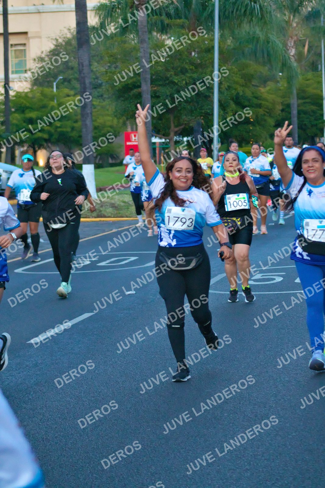 Foto del SERIAL DE CARRERAS DE GUADALAJARA — FECHA AV. NORMALISTAS en Vía RecreActiva Metropolitana, Av. Normalistas, Jardines Alcalde, Guadalajara a las 06:41 · dorsal 1793, 1005, 177, 5