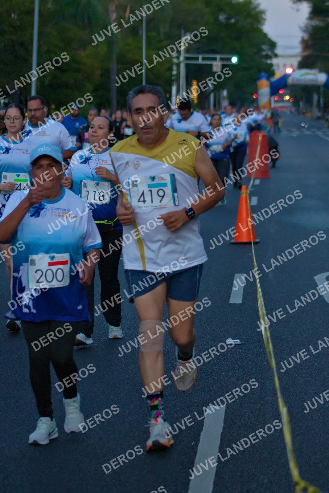 Foto del SERIAL DE CARRERAS DE GUADALAJARA — FECHA AV. NORMALISTAS en Vía RecreActiva Metropolitana, Av. Normalistas, Jardines Alcalde, Guadalajara a las 06:41 · dorsal 200, 419, 118, 44