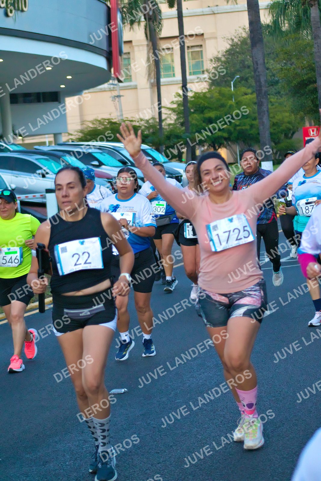 Foto del SERIAL DE CARRERAS DE GUADALAJARA — FECHA AV. NORMALISTAS en Vía RecreActiva Metropolitana, Av. Normalistas, Jardines Alcalde, Guadalajara a las 06:41 · dorsal 22, 1725, 546, 302