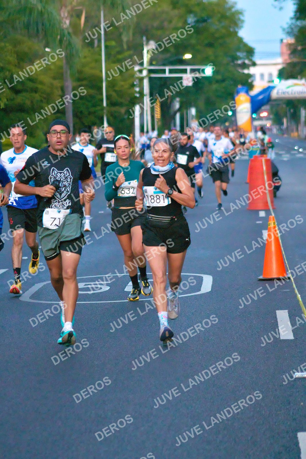 Foto del SERIAL DE CARRERAS DE GUADALAJARA — FECHA AV. NORMALISTAS en Vía RecreActiva Metropolitana, Av. Normalistas, Jardines Alcalde, Guadalajara a las 06:36 · dorsal 632, 1881, 5