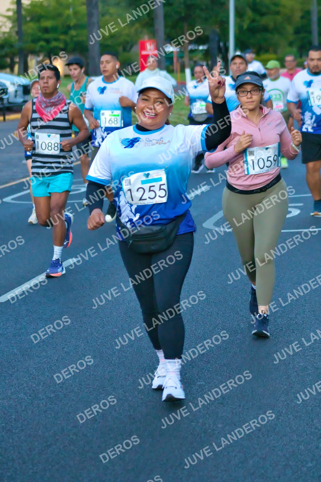 Foto del SERIAL DE CARRERAS DE GUADALAJARA — FECHA AV. NORMALISTAS en Vía RecreActiva Metropolitana, Av. Normalistas, Jardines Alcalde, Guadalajara a las 06:42 · dorsal 1059, 1255, 88, 168