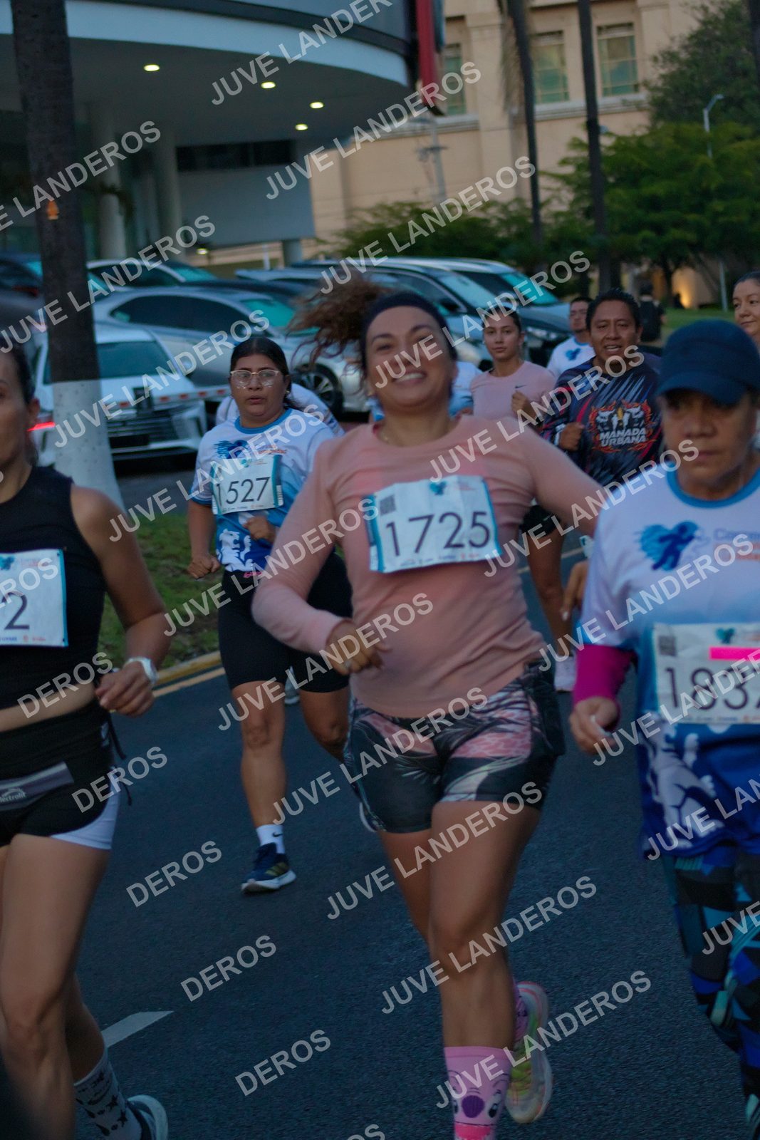 Foto del SERIAL DE CARRERAS DE GUADALAJARA — FECHA AV. NORMALISTAS en Vía RecreActiva Metropolitana, Av. Normalistas, Jardines Alcalde, Guadalajara a las 06:41 · dorsal 1725, 527, 2, 1837