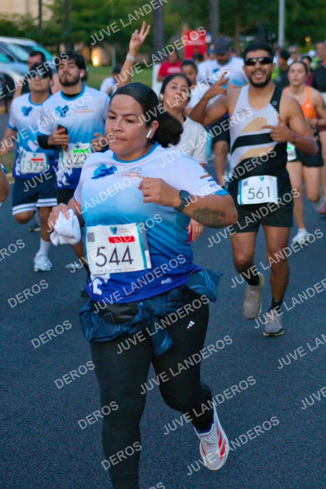 Foto del SERIAL DE CARRERAS DE GUADALAJARA — FECHA AV. NORMALISTAS en Vía RecreActiva Metropolitana, Av. Normalistas, Jardines Alcalde, Guadalajara a las 06:39 · dorsal 544, 561, 623, 1325