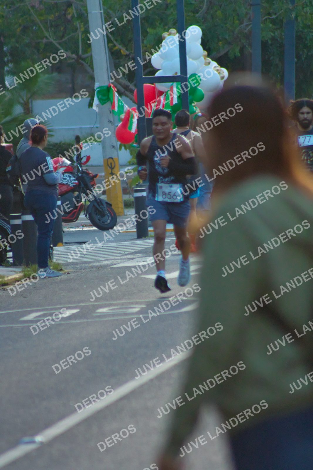 Foto del SERIAL DE CARRERAS DE GUADALAJARA — FECHA AV. NORMALISTAS en Vía RecreActiva Metropolitana, Av. Normalistas, Jardines Alcalde, Guadalajara a las 06:52 · dorsal 856, 77