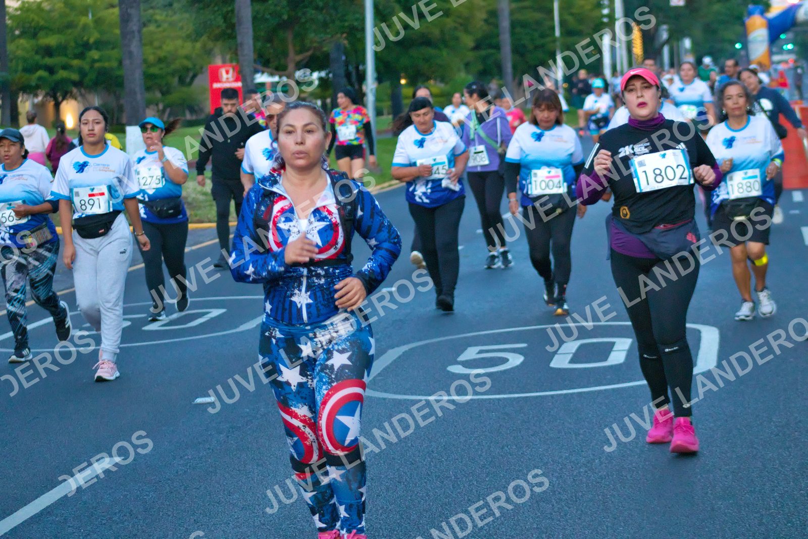Foto del SERIAL DE CARRERAS DE GUADALAJARA — FECHA AV. NORMALISTAS en Vía RecreActiva Metropolitana, Av. Normalistas, Jardines Alcalde, Guadalajara a las 06:43 · dorsal 891, 1802, 1004, 1880