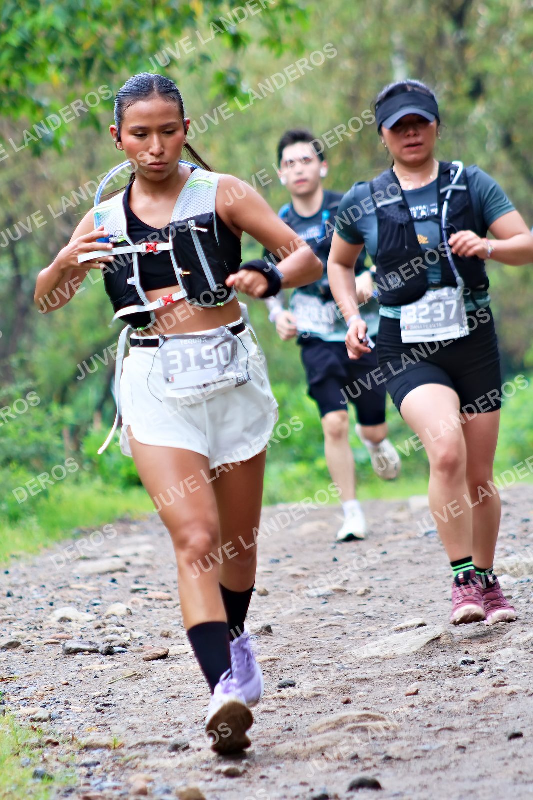 Foto del ULTRA TEQUILA 2026 en Tequila, Jalisco a las 08:29 · Ruta · dorsal 3237, 3291
