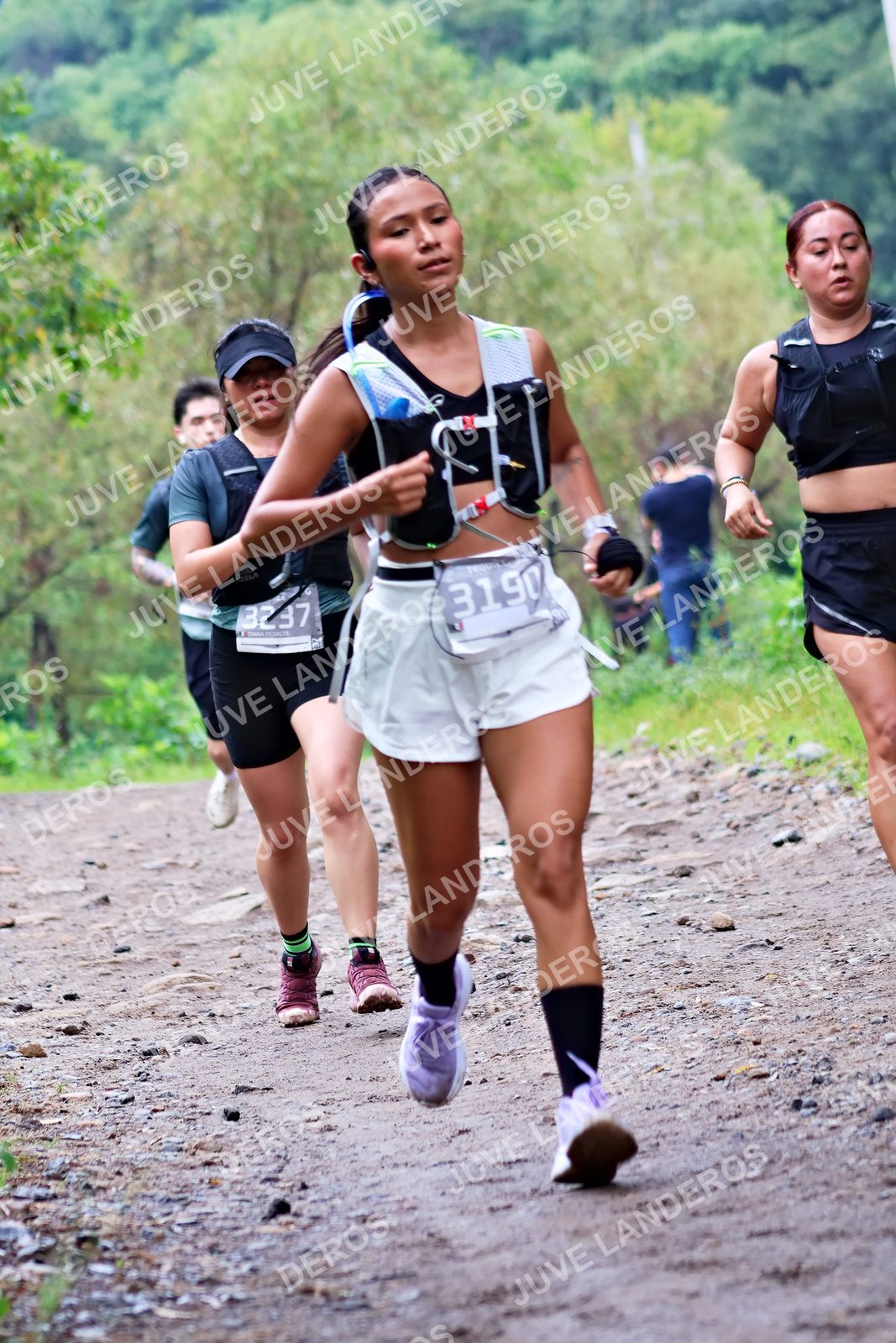 Foto del ULTRA TEQUILA 2026 en Tequila, Jalisco a las 08:29 · Ruta · dorsal 3237, 3190