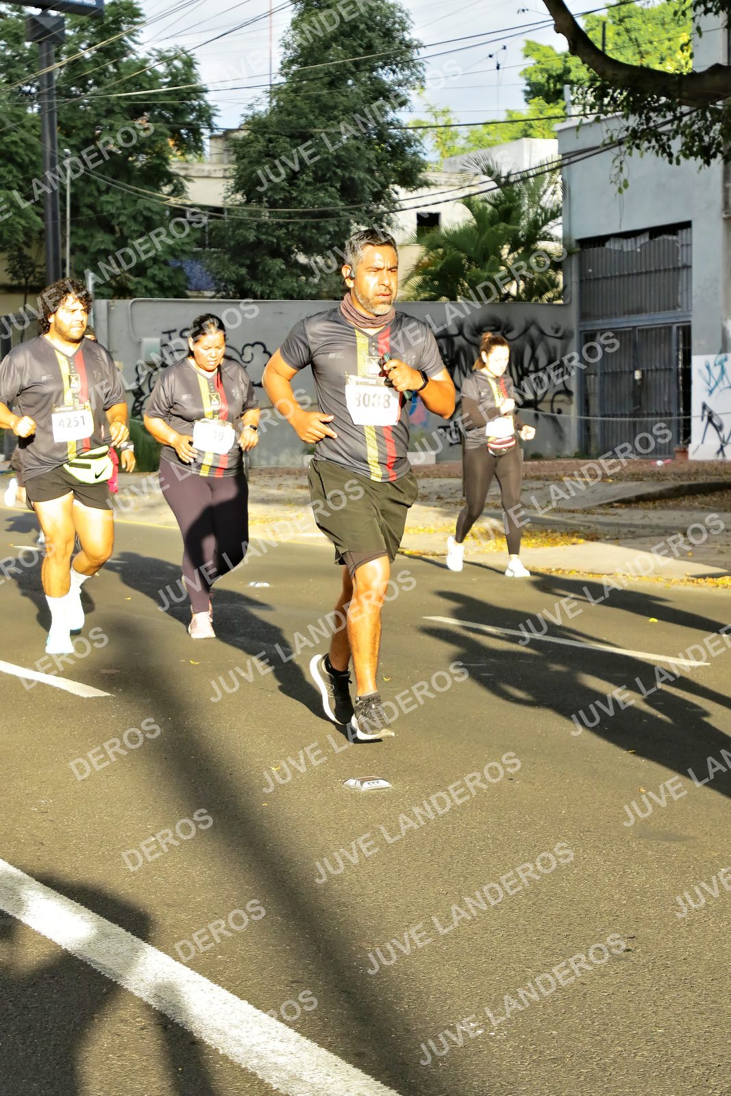 Foto de la X Carrera Leones Negros Red Cola 2026 en Rectoría General de la UdeG, Av. Juárez 976 (meta en Av. Enrique Díaz de León y Pedro Moreno), Guadalajara a las 07:41 · dorsal 4251, 19