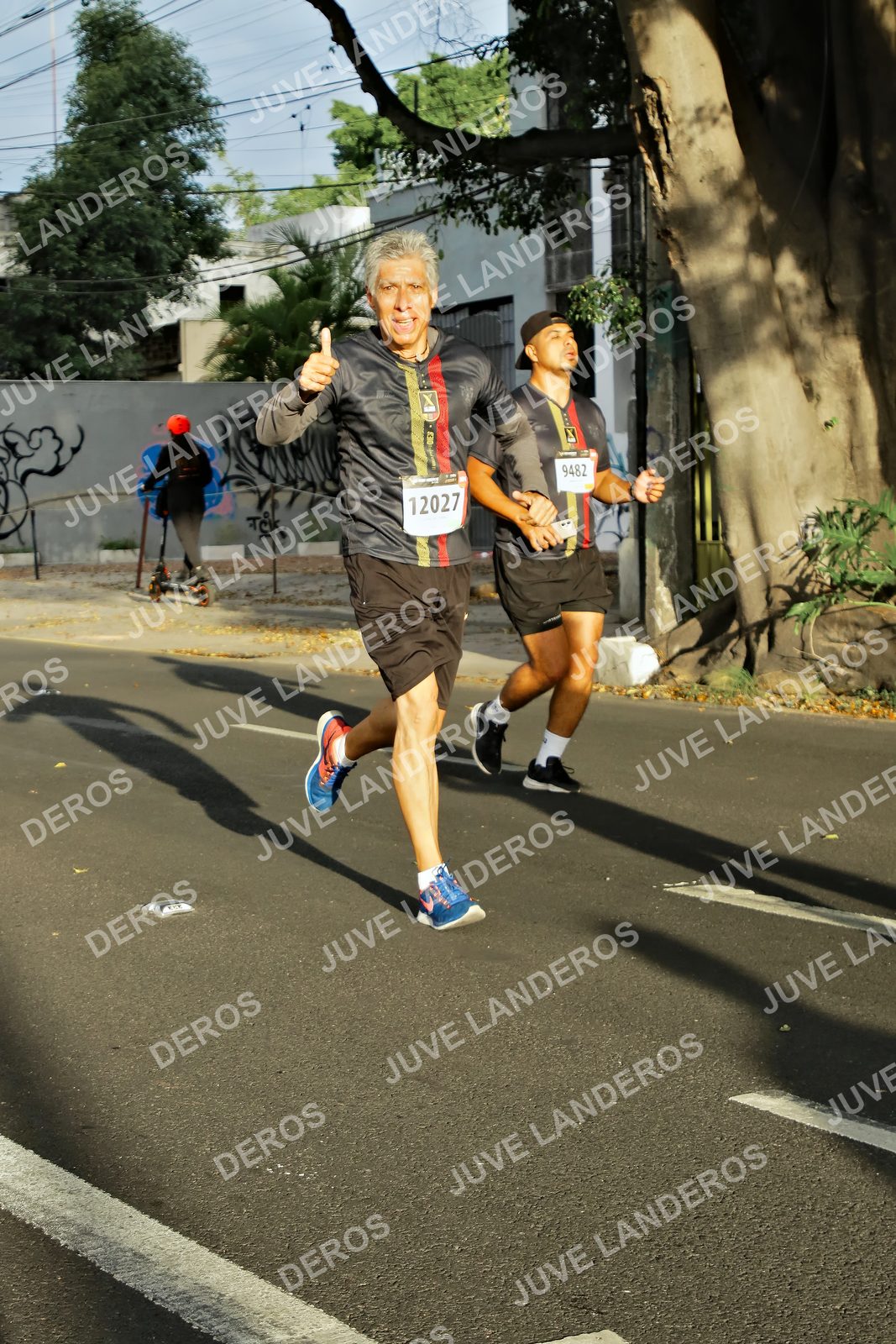 Foto de la X Carrera Leones Negros Red Cola 2026 en Rectoría General de la UdeG, Av. Juárez 976 (meta en Av. Enrique Díaz de León y Pedro Moreno), Guadalajara a las 07:37 · dorsal 12027, 9482